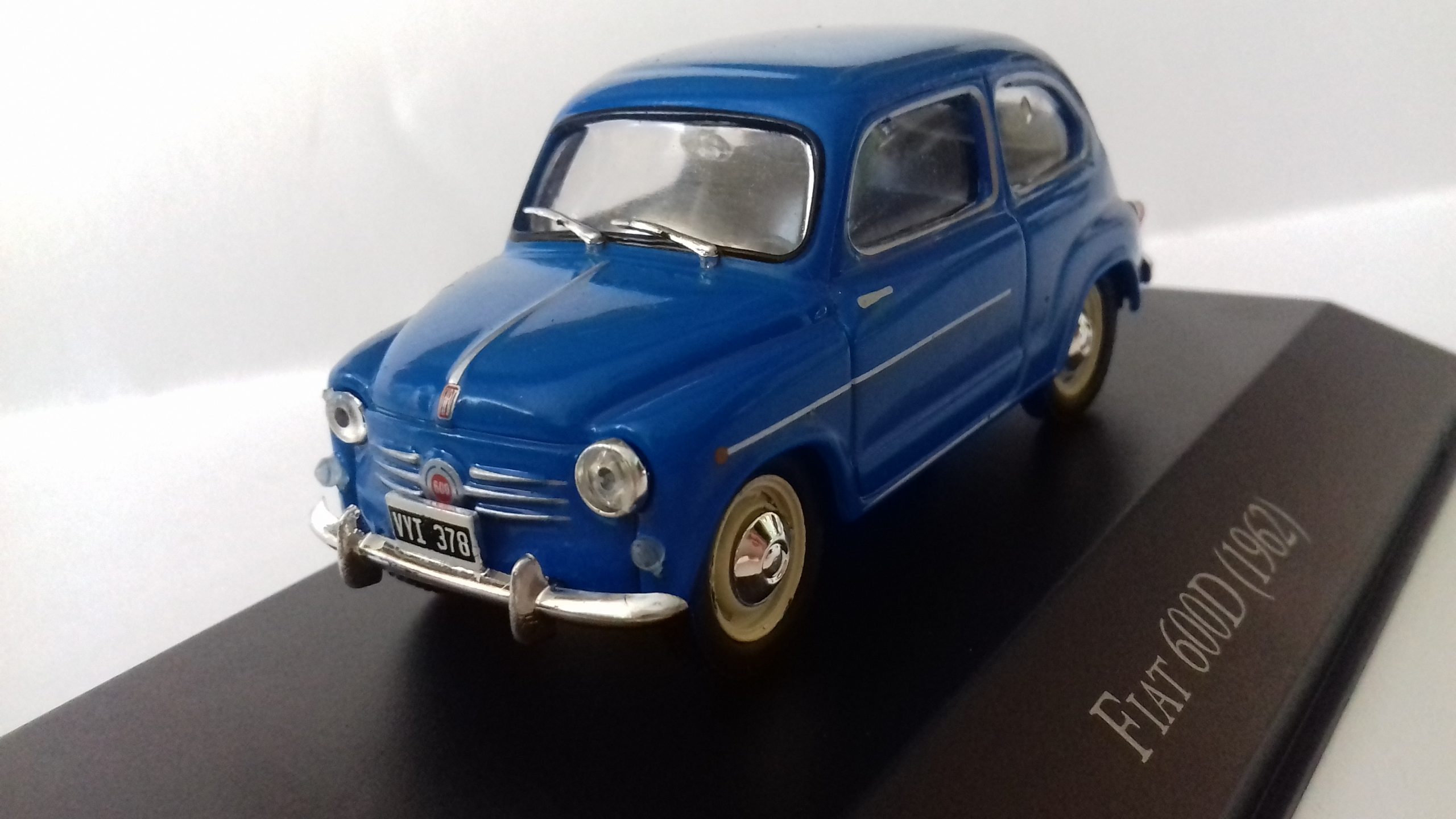 FIAT 600 D (1960) 1:24 Hachette Diecast Modellauto Miniatur VC006