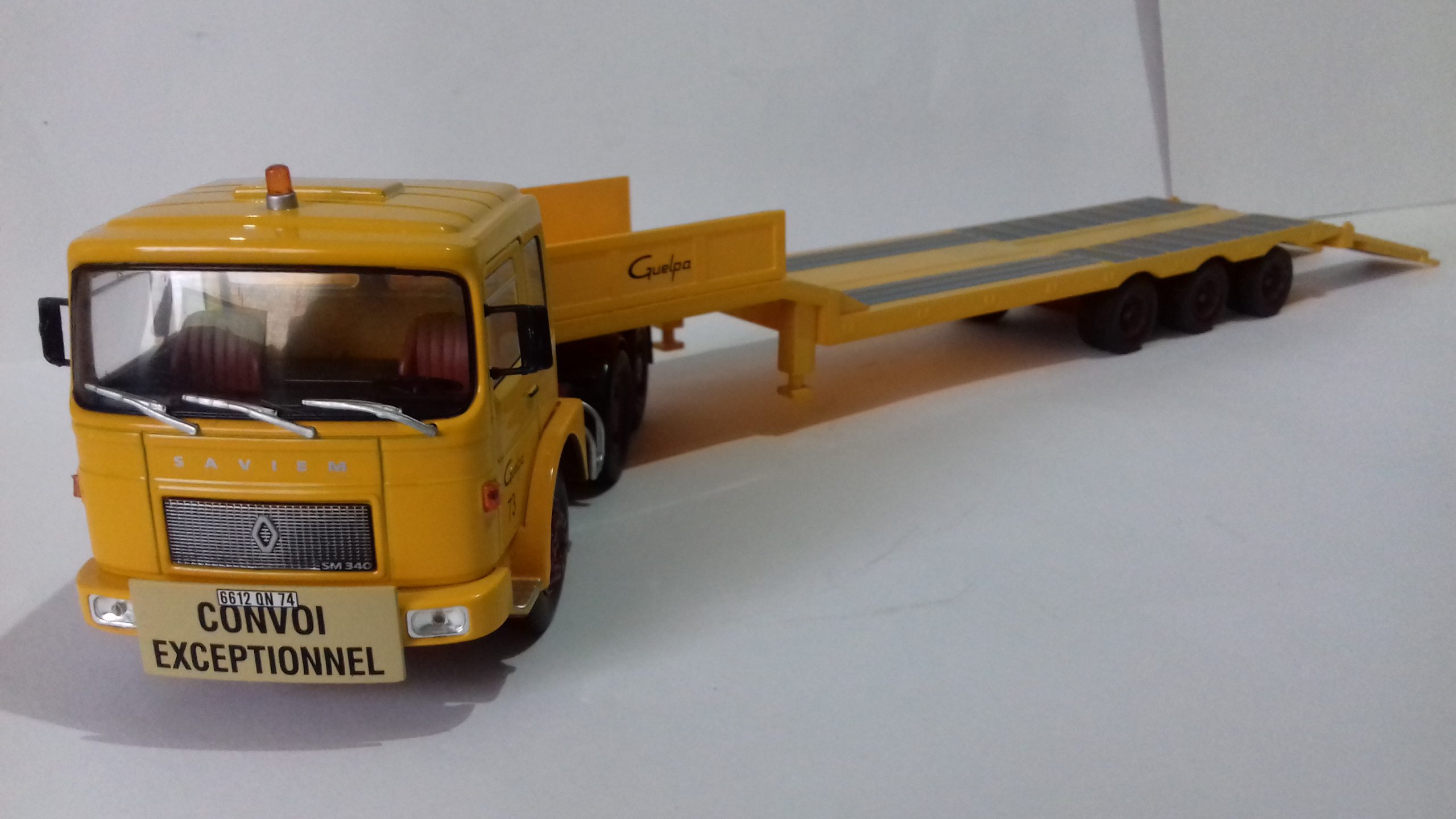 CAMION IXO 1/43 SAVIEM SM 10 CABINE 860 BENNE A ORDURES DE 1968-1974