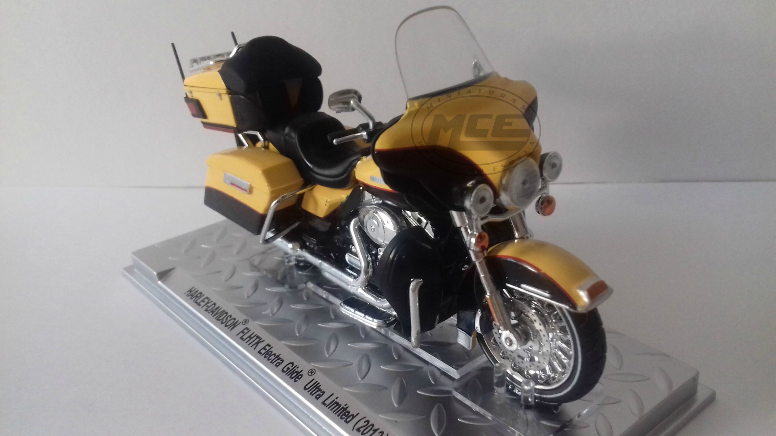 Miniaturas coleccion a escala - Coches miniatura a escala 1/24 Moto bike Harley-Davidson FLHTK Electra Glide Ultra Limited 2013