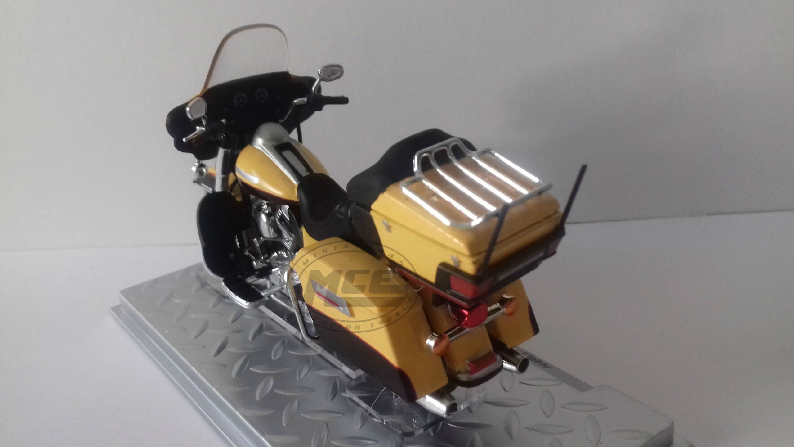 Miniaturas coleccion a escala - Coches miniatura a escala 1/24 Moto bike Harley-Davidson FLHTK Electra Glide Ultra Limited 2013 - Imagen 2