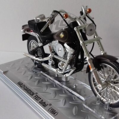 1/24	 Moto bike Harley-Davidson FXST Softail 1984