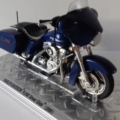 1/24	 Moto bike Harley-Davidson FLHXI Street Glide 2006