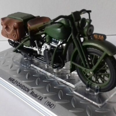 1/24	 Moto bike Harley-Davidson Model XA 1942