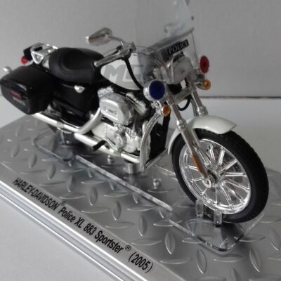 1/24	 Moto bike HARLEY-DAVIDSON POLICE XL 883 SPORTSTER 2005