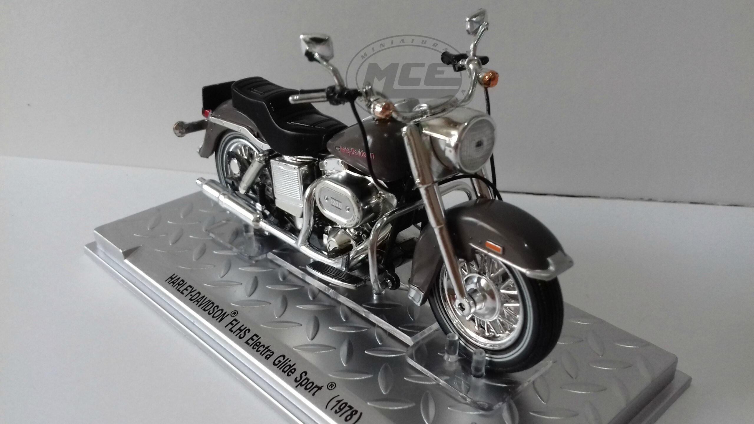 Miniaturas coleccion a escala - Coches miniatura a escala 1/24 Moto bike HARLEY-DAVIDSON FLHS ELECTRA GLIDE SPORT 1978