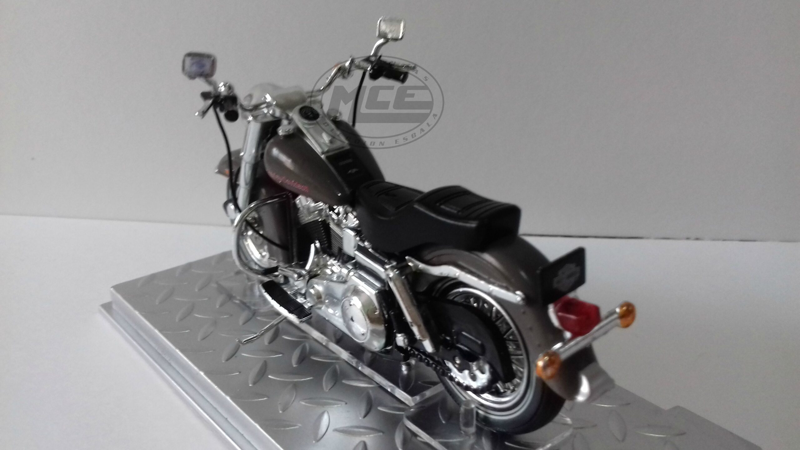 Miniaturas coleccion a escala - Coches miniatura a escala 1/24 Moto bike HARLEY-DAVIDSON FLHS ELECTRA GLIDE SPORT 1978 - Imagen 2