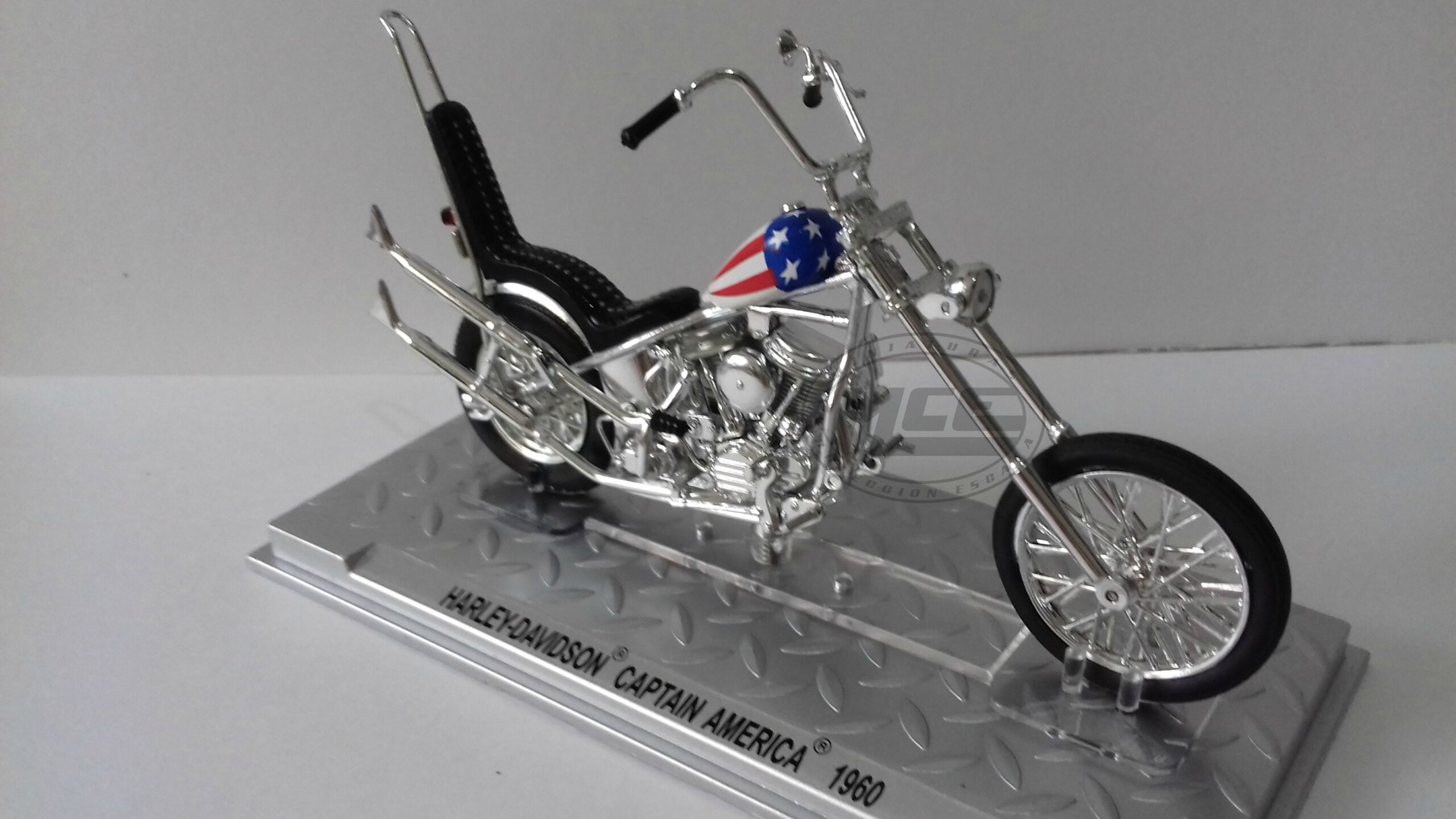 Miniaturas coleccion a escala - Coches miniatura a escala 1/24 Moto bike Harley-Davidson CAPTAIN AMERICA 1960