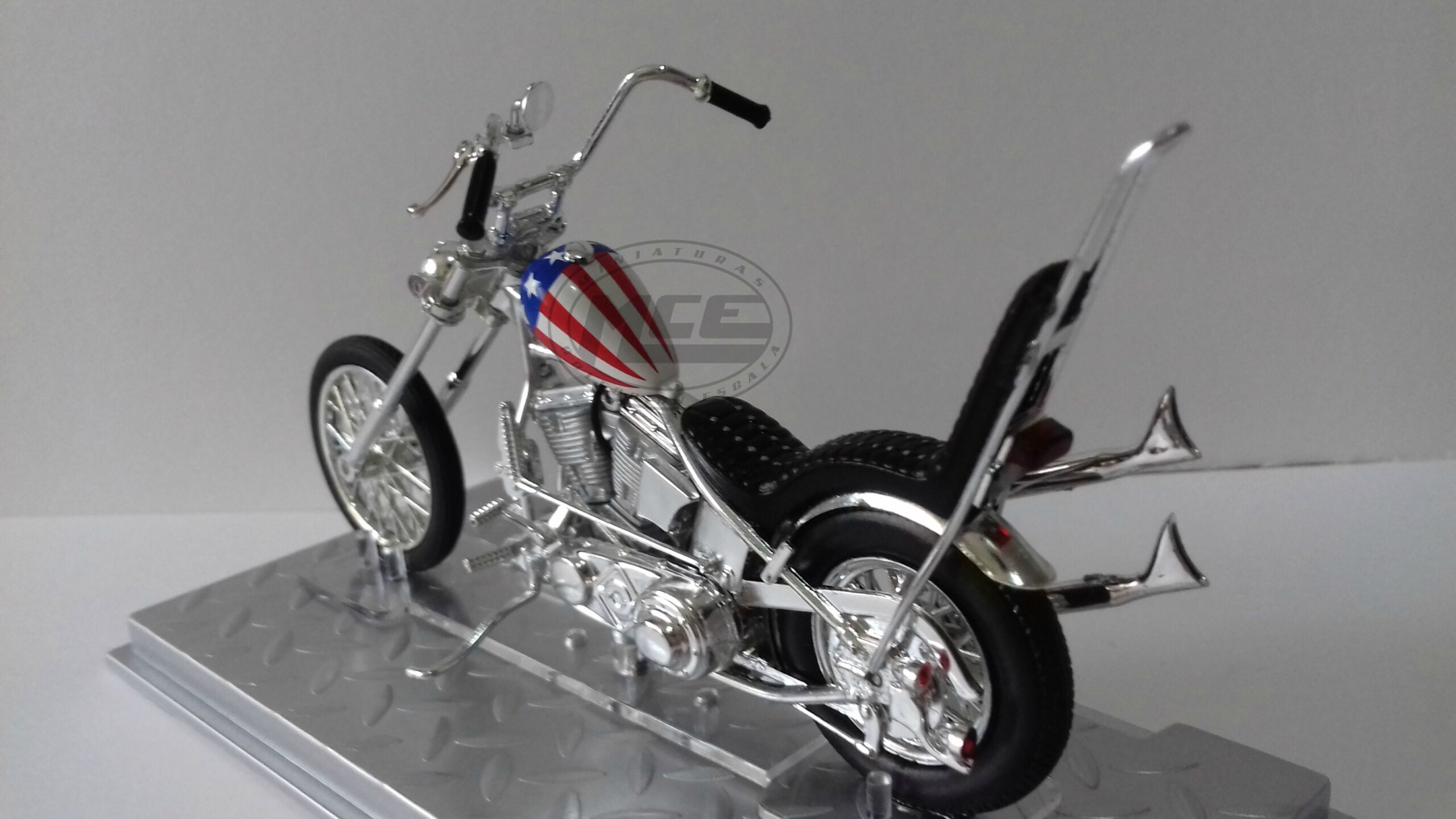 Miniaturas coleccion a escala - Coches miniatura a escala 1/24 Moto bike Harley-Davidson CAPTAIN AMERICA 1960 - Imagen 2